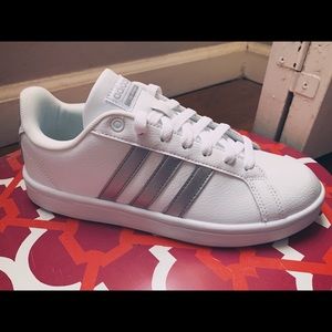 adidas Women’s CF Advantage Sneaker
